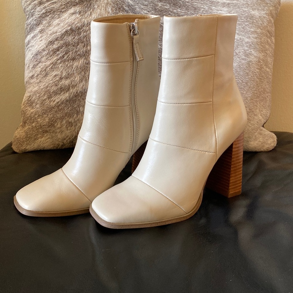 Gorgeous Cream Leather Boots